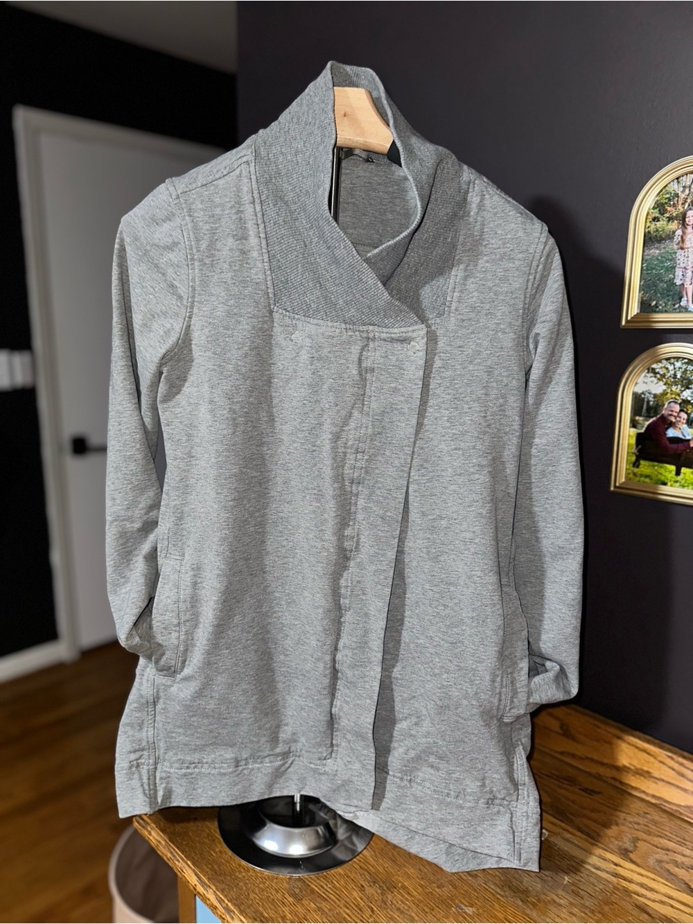 lululemon athletica Heather Gray Sleeve with Thumbhole